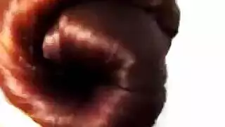 بعد وقت طويل ، يمارس اثنان من المراهقين البريطانيين الحب في غرفة النوم