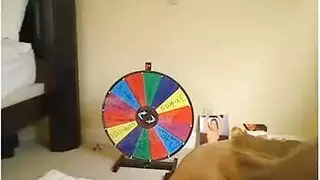 نشرت أشقر مثير ساقيها على نطاق واسع وحصلت على شاعر شاعر في جلسة كريمبي