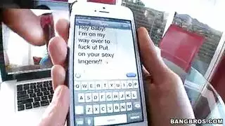 زوجة أب ممحونة جدا تتحرش بصديق بنت زوجها و تشعل زبه بالمص و الفتاة تشاركهما أسخن سكس