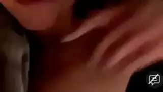 فرخ الدهون مع عيون زرقاء هي لعب الحمار مفتوحة حتى يحترقها السوداء الصراخ