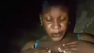 فتاة أفريقية تتمتع بصبي سياحي سخيف خاص ، من المؤكد أن قضيبه السمين سينتقل إليها كلما حدث ذلك