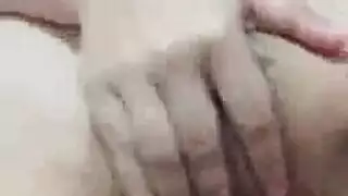 بعد الإصبع كل الهرة الرطبة لبعضهم البعض، بدأ رجال أقرن في تناول الشق العصير الآخر.