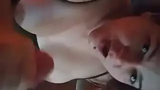 امرأة سمراء حار ، جينيكا ممرضة تحب أن نائب الرئيس أثناء الاسترخاء والاسترخاء ، لأنه يشعر بالراحة