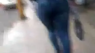 لاتينية ممتلئة الجسم تأخذ قضيب أسود كبير بعمق في مهبلها