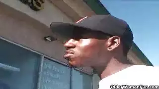 مرات الخال عن حب
