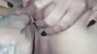 شق وردي ضيق مكشوف ويتوسل للضرب