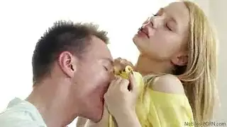 في سن المراهقة الشقراء غش لأول مرة مثليه