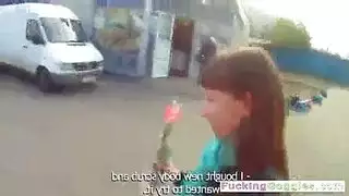 ابن الزوج السابق يحصل على درس إباحي عملي من زوجة أبيه الجذابة في العمل
