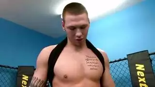 توينكس نحيلان يتشاركان سائلًا منويًا