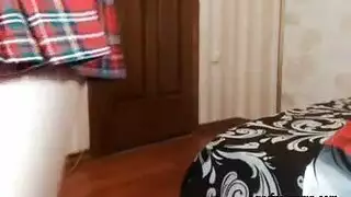 شعر كثيف على يابانية حمراء في فيلم إباحي