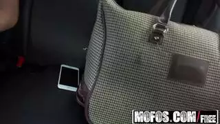 تعرف المرأة كيف تقدم السعادة للرجال