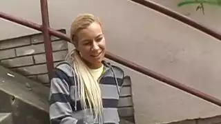 طيز شابة تأخذ إصبع وتنكح في بورن هاوي من قبل عشيقها