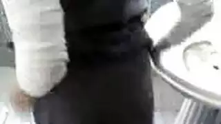 عربي تعرض جسمه في الحمام