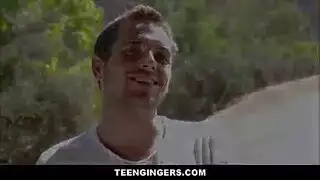 فتاة شعرها ناري أحمر يتم تناكها في طيزها بقوة