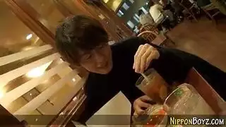 رجل مسن يستمتع بكسي آسيوي ضيق