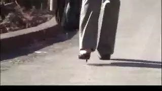 فتيات يابانيات وآسيويات يُجبرن على التعري بشكل صريح