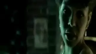 أيو ينضم إلى حركة الجنس الجماعي الصعبة