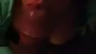 الفتاة النحيفة فيينا تُصاب بالصابون وتُمارس الجنس في الحمام