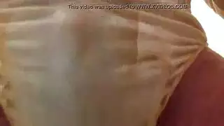 عاهرة قذرة اللسان تحب الاستحمام الذهبي والجنس العنيف