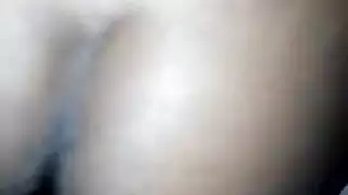 حفلة جنس استوائية: فتيات تتبول على الشاطئ