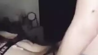 فم دانا جبر المتوهج على قضيب نابض