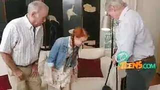 مال القاع الأحمر بوف في سن المراهقة