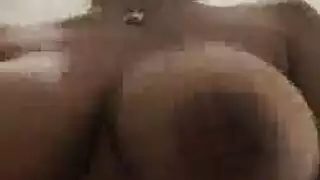 طيز كاوري ويليامز الضيقة تحصل على جبة سكس قاسية في السيارة