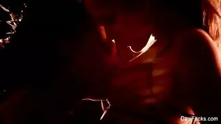 عاشقات مثليات تنقلبن: رجل يضاجعهما حتى فقدان الوعي