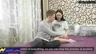 فتح كس عنيف و نزول دم من الكس