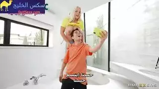 سيلفي مع أثدائها المنتفخة مقطع صريح لحرق الأثداء