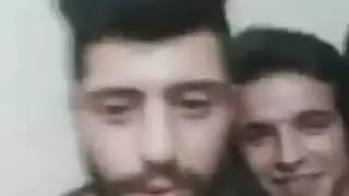جنس جماعي مصري بالقذف الداخلي: أربعة شباب يقذفون داخل عاهرة مستعدة