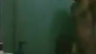 مغتلس دخل حمام عمومي