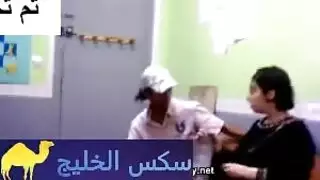 المعلم يمارس الجنس مع الطالبة المتمردة في الفصل بأنات هزّة الجماع الشديدة
