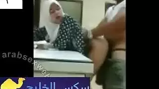 محجبة في المستشفى تأخذ قضيبًا كبيرًا وتنتهي بقذف داخلي