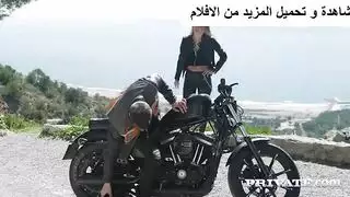 ركوب دراجة وركوب قضيب إباحية في الخارج