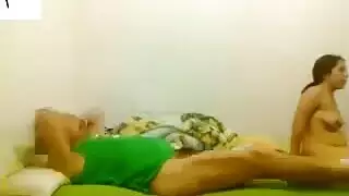 فتاة عربية ساخنة في ثلاثي إيلاج مزدوج قوي
