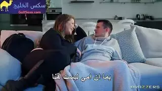 أمهات ضخمات الصدر تركب أعمدة غليظة في مشهد إباحي صريح