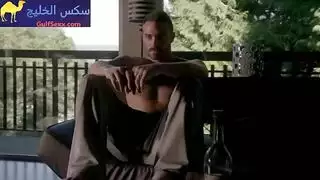 عاملة متمردة تأخذ حمولات متعددة