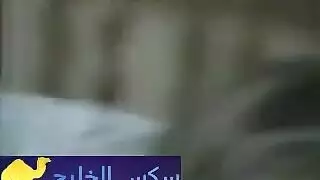 ممثلة بورن عربية ساخنة: تختنق بالقضيب قبل أن تمتلئ في فتحات متعددة