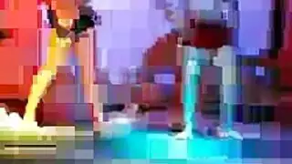 ثلاث راقصات يبتلعن كل قطرة من قضيب أسود ضخم