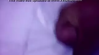عاهرة عربية شقراء تبلع قضيبًا ثم تنك من عدة رجال في جنس جماعي