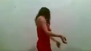 يختبر مطار رقص