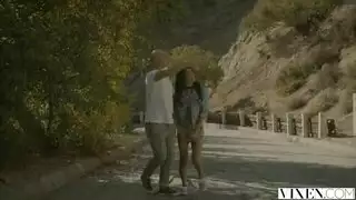 لاتينية عاهرة تقذف على زوج أمها