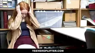 رجل الأمن يمارس الجزئيات