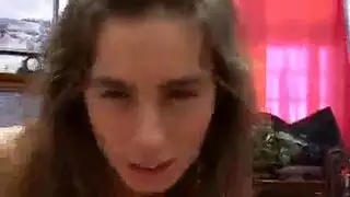 سمراء يرتدي