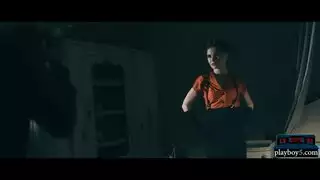 ميلف محترفة تتولى العملاء لجنس في الحمام
