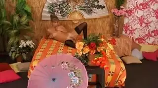 شجار الزوجين يشعل لعقًا مثلية جامحة مع شقراء نارية