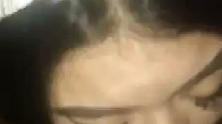 ثنائي إباحي مراهق يشاركان قضيبًا ضخمًا ومنيًا