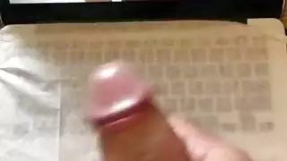 سونيا تأخذ القضيب في فتحتها الضيقة