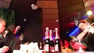 سرعان ما يتعلم المتأنق الأسود ألم ومتعة اللعنة الجحيم اليوم